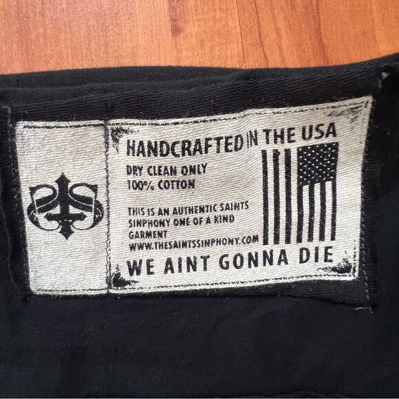 The Saints Sinphony short sleeve tee 🔥 NWT 🔥 Y2K 🔥 metal studs 🔥 large - Picture 7 of 10